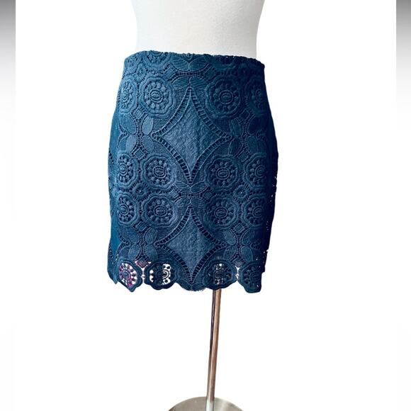 ABERCROMBIE & FITCH Navy Lace Mini Skirt Size 6 - Picture 3 of 8